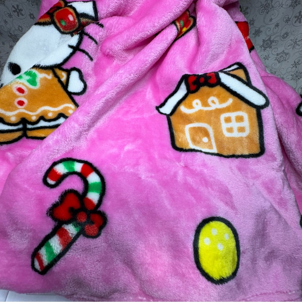 2 Viral Hello Kitty Oversized Christmas Throw Blankets-Pink Gingerbread & Wreath - Picture 8 of 11